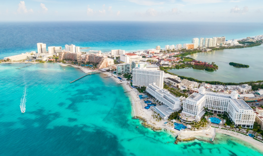 From trips with friends to honeymoons: Discover Cancun, the perfect destination for any type of holiday.